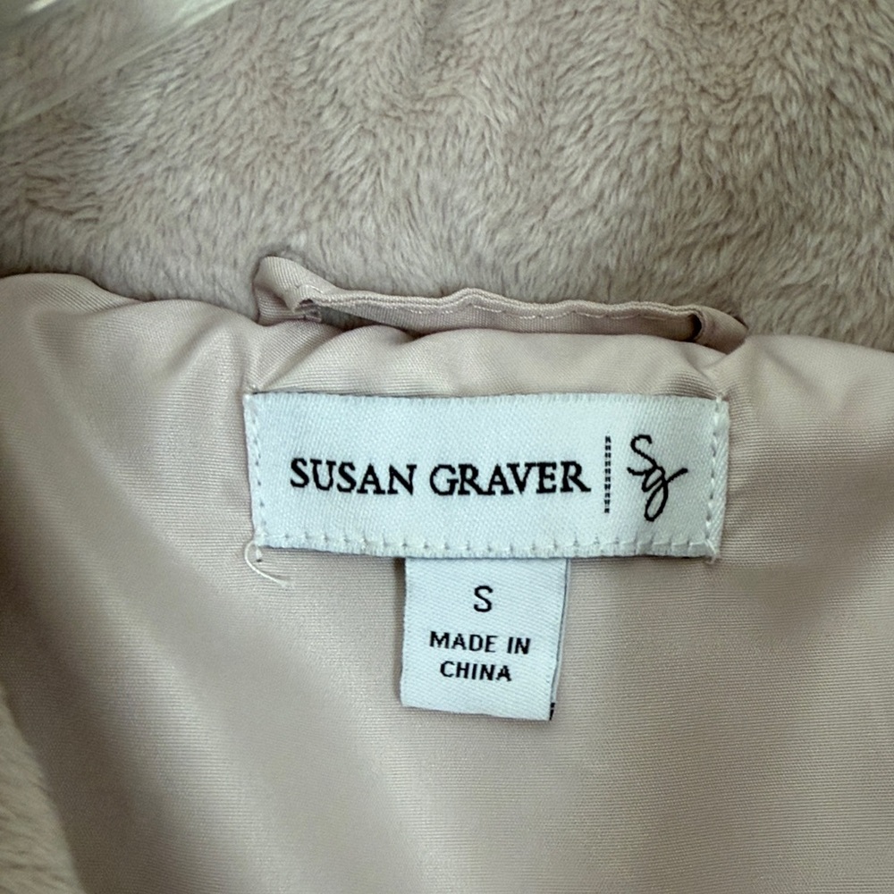 Susan Graver cream color Puffer Jacket with detachable hood - Picture 2 of 12
